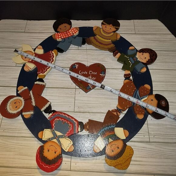 Vintage Wooden Wall Decor Children Of The World Love One Another 19½in Round - Picture 9 of 12